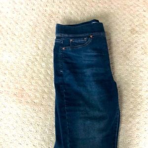 Levi Strauss size 8 women skinny jeans